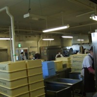 健康・市民支援センター内の給食用の調理室を再生したセントラルキッチン